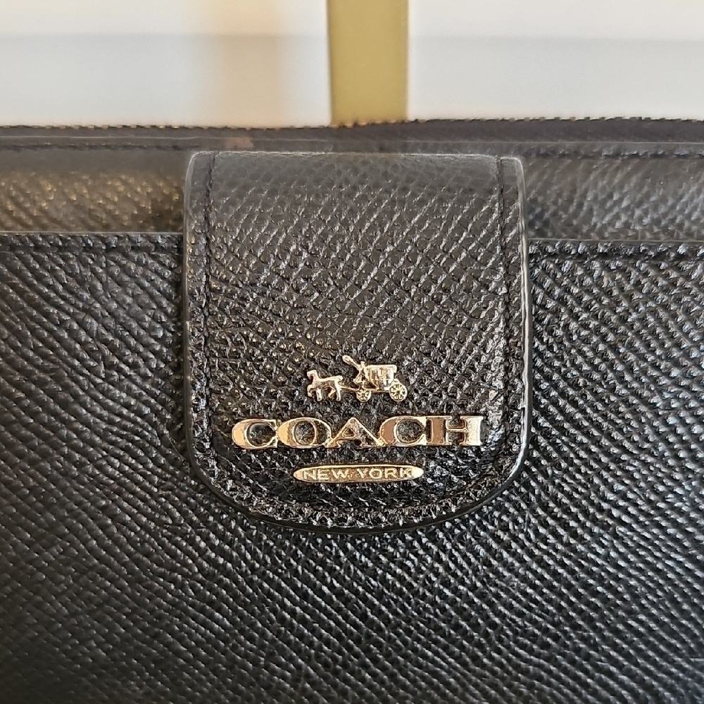  Coach Medium Corner Zip Wallet Clutch Wristlet Black GUC - Picture 3 of 11